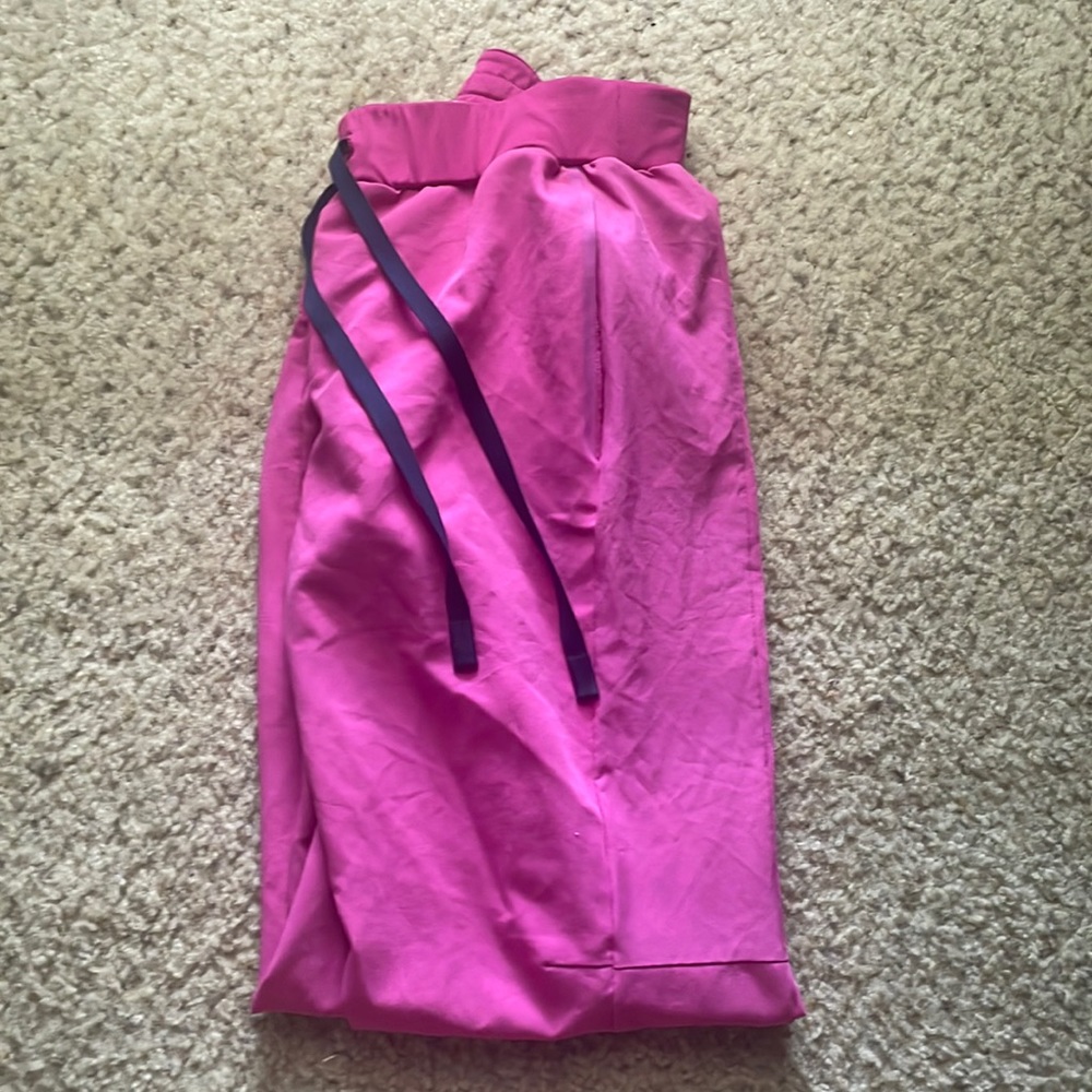 Figs scrubs bottoms. Zamora joggers in “Electric Orchid” size Medium.